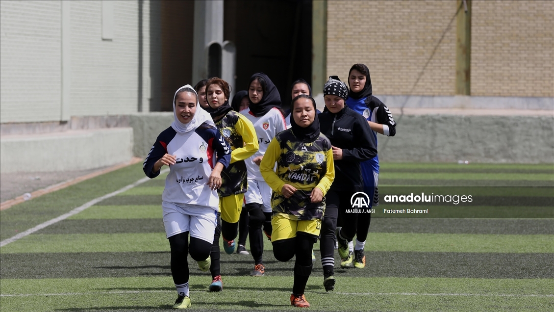 İran’daki Afgan kadın futbolcular büyük takımlarda oynamanın hayalini kuruyor
