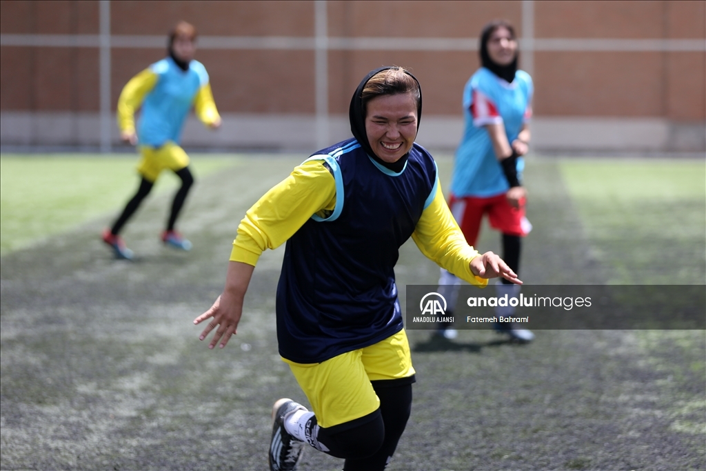 İran’daki Afgan kadın futbolcular büyük takımlarda oynamanın hayalini kuruyor