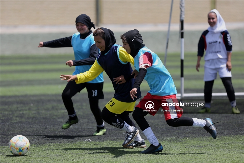 İran’daki Afgan kadın futbolcular büyük takımlarda oynamanın hayalini kuruyor