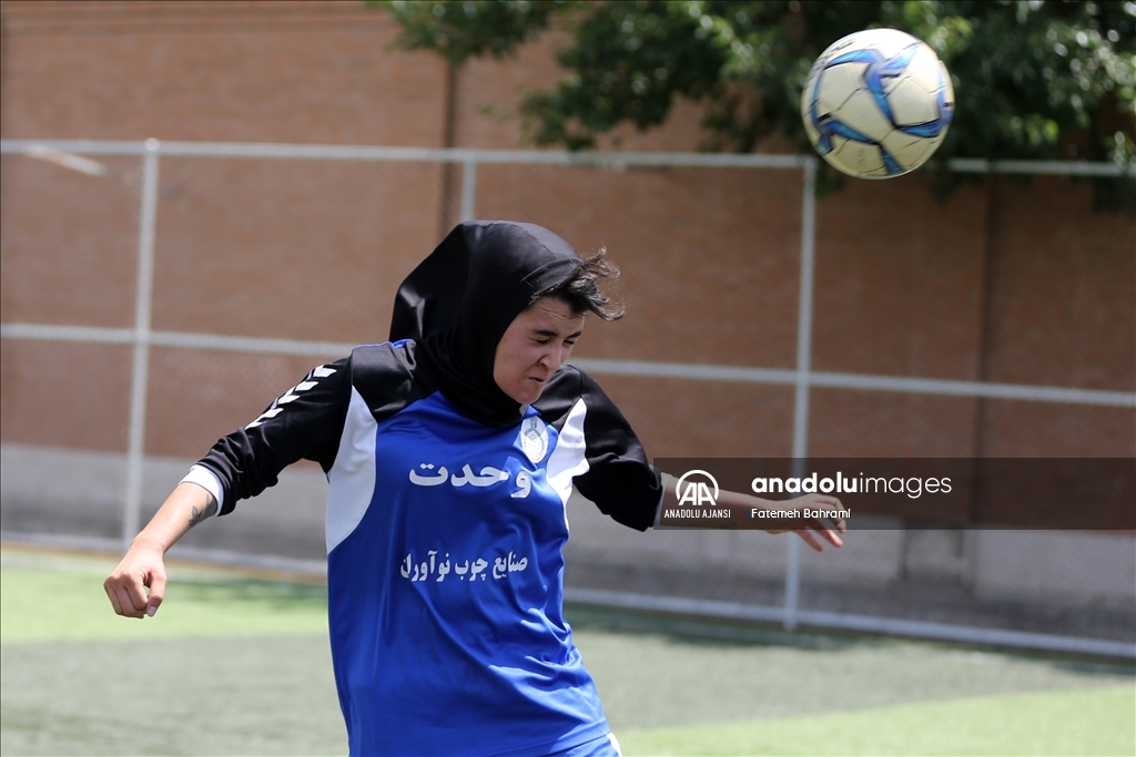 İran’daki Afgan kadın futbolcular büyük takımlarda oynamanın hayalini kuruyor