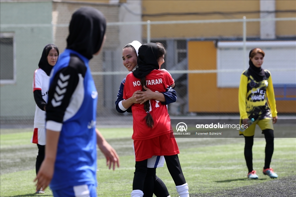 İran’daki Afgan kadın futbolcular büyük takımlarda oynamanın hayalini kuruyor