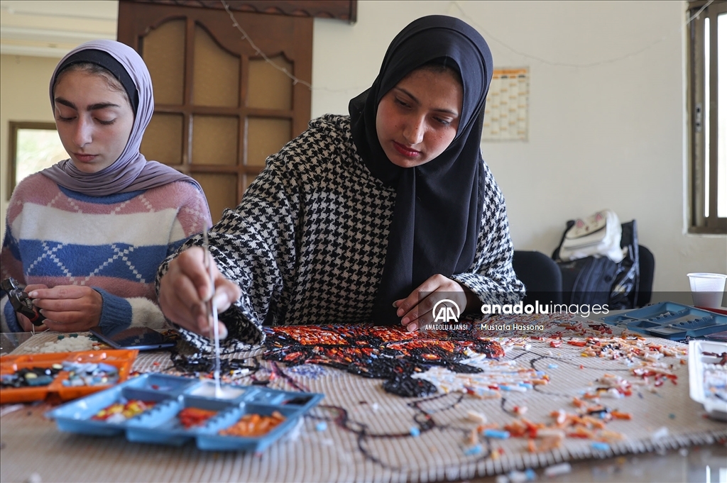 Filistinli Sanatçılardan Mozaik Sanatı