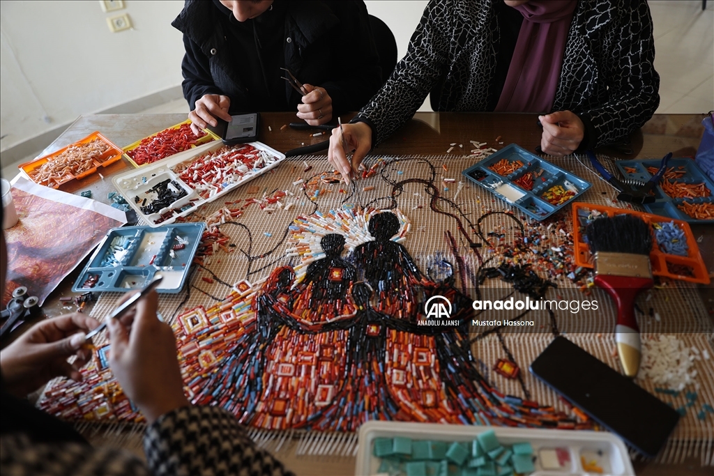 Filistinli Sanatçılardan Mozaik Sanatı