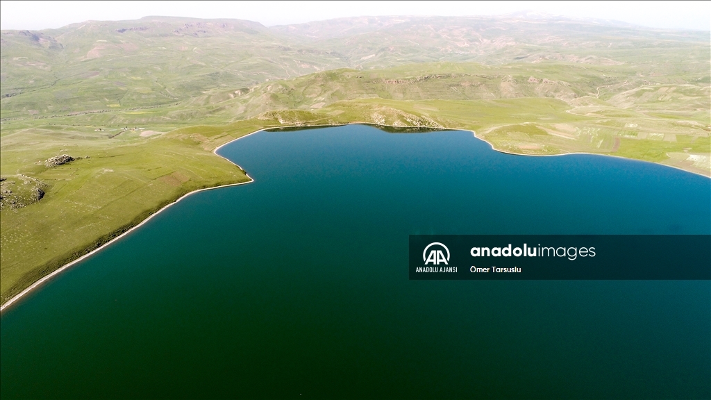 Kars'ta 2 bin 300 rakımdaki Aygır Gölü havadan görüntülendi