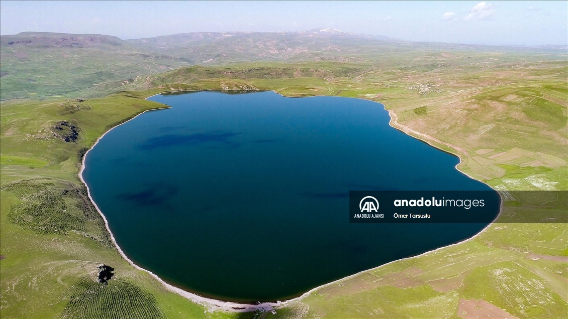 Kars'ta 2 bin 300 rakımdaki Aygır Gölü havadan görüntülendi