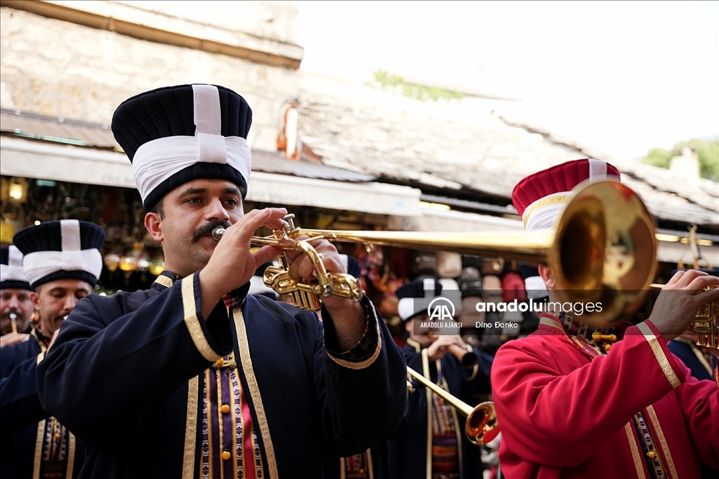 Milli Savunma Bakanlığı Mehteran Birliği tarihi Mostar Köprüsü'nde konser verdi
