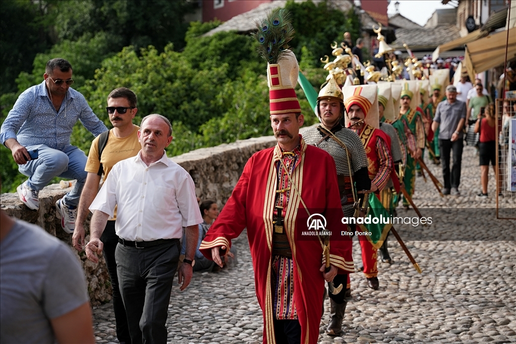 Milli Savunma Bakanlığı Mehteran Birliği tarihi Mostar Köprüsü'nde konser verdi