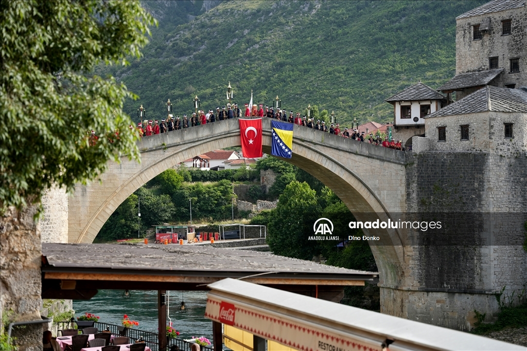 Milli Savunma Bakanlığı Mehteran Birliği tarihi Mostar Köprüsü'nde konser verdi