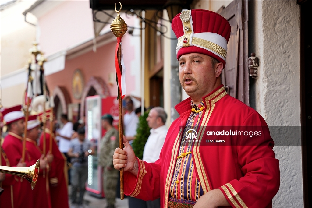 Milli Savunma Bakanlığı Mehteran Birliği tarihi Mostar Köprüsü'nde konser verdi