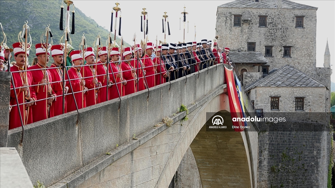 Milli Savunma Bakanlığı Mehteran Birliği tarihi Mostar Köprüsü'nde konser verdi