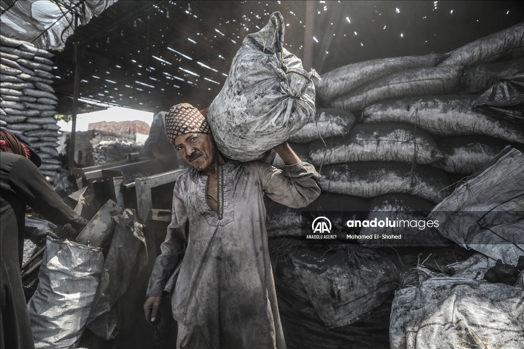 Угольщики в Египте трудятся в тяжелых условиях