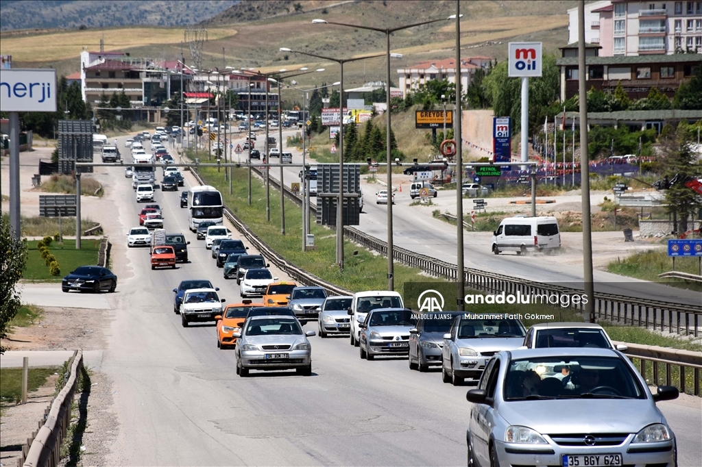 "Kilit kavşak" Kırıkkale'de bayram öncesi trafik yoğunluğu arttı