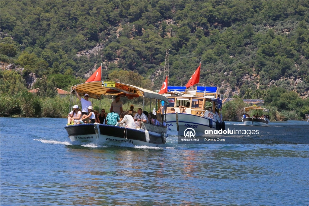 Labirent görünümlü Dalyan sazlıklarında bayram hareketliliği yaşanıyor