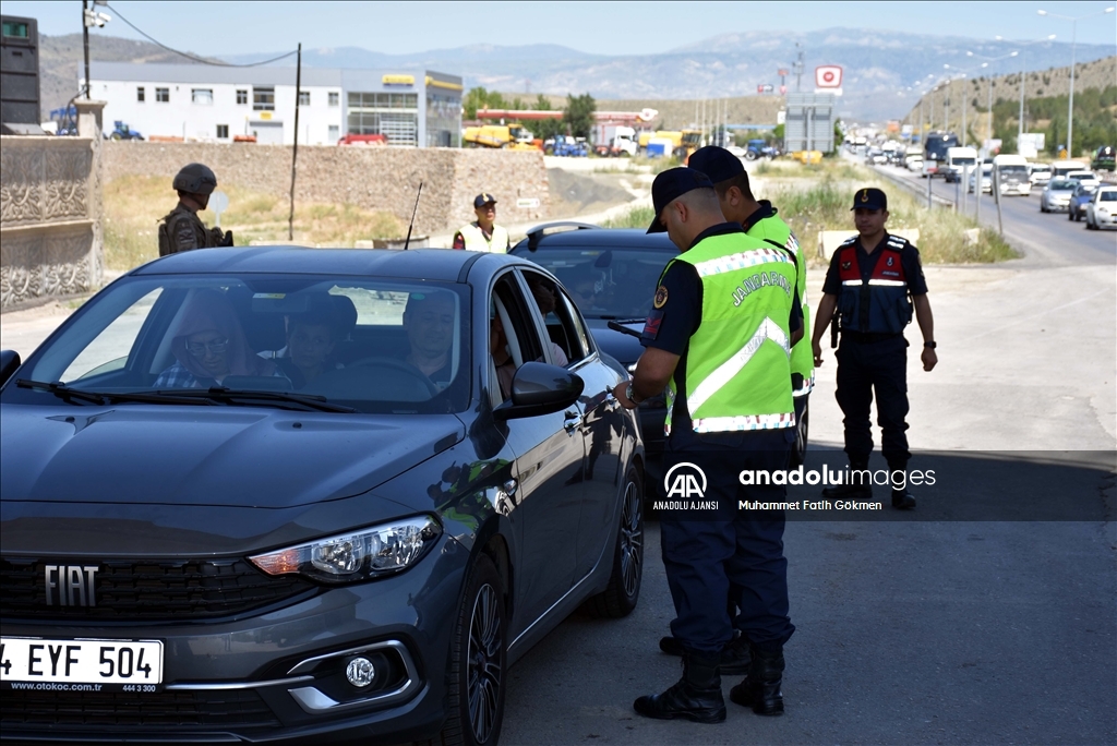 "Kilit kavşak" Kırıkkale'de bayram öncesi trafik yoğunluğu arttı