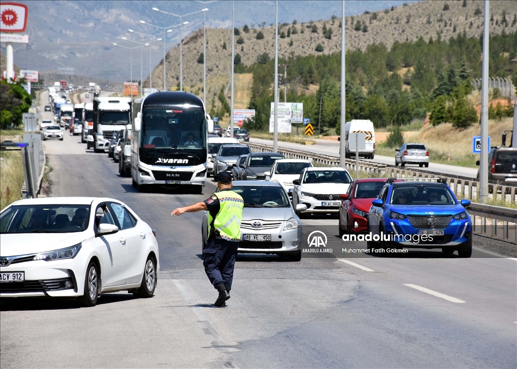 "Kilit kavşak" Kırıkkale'de bayram öncesi trafik yoğunluğu arttı