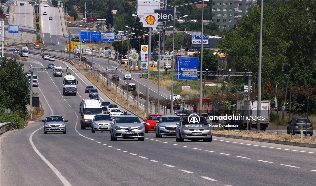Tekirdağ-İstanbul kara yolunda bayram tatili yoğunluğu yaşanıyor