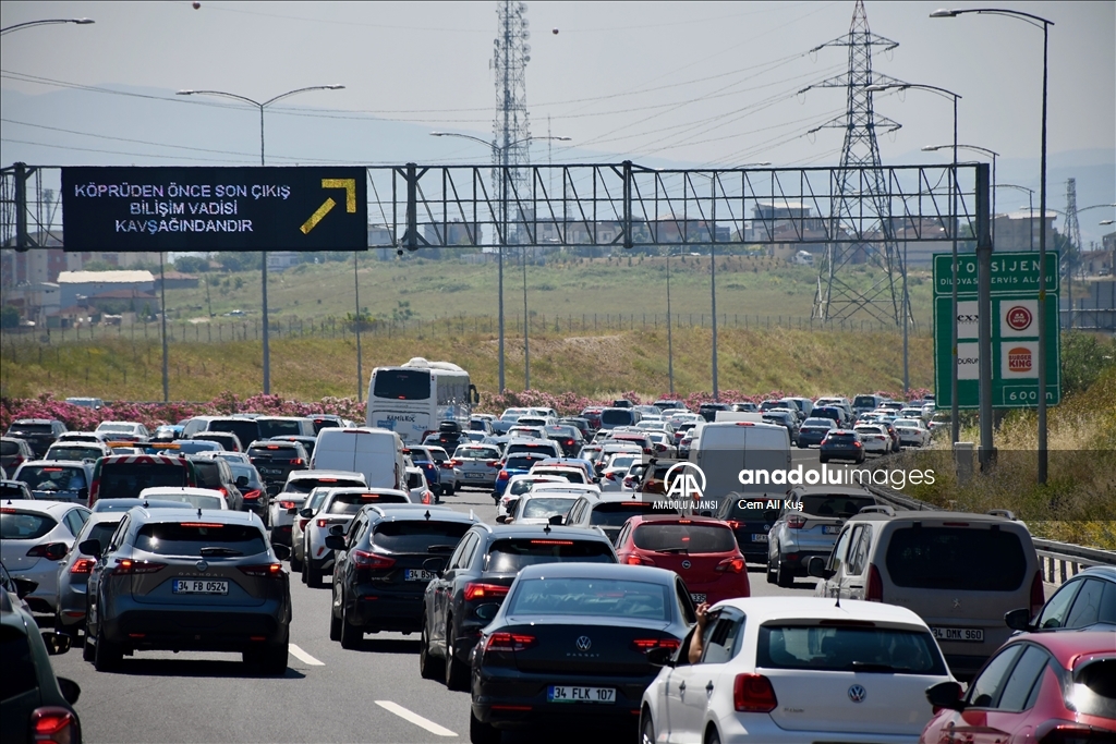 Kocaeli'de otoyollarda bayram yoğunluğu yaşanıyor
