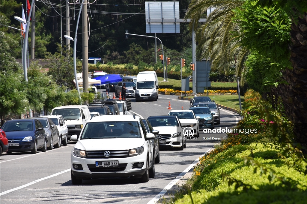Muğla'da bayram tatili nedeniyle trafik yoğunluğu artıyor