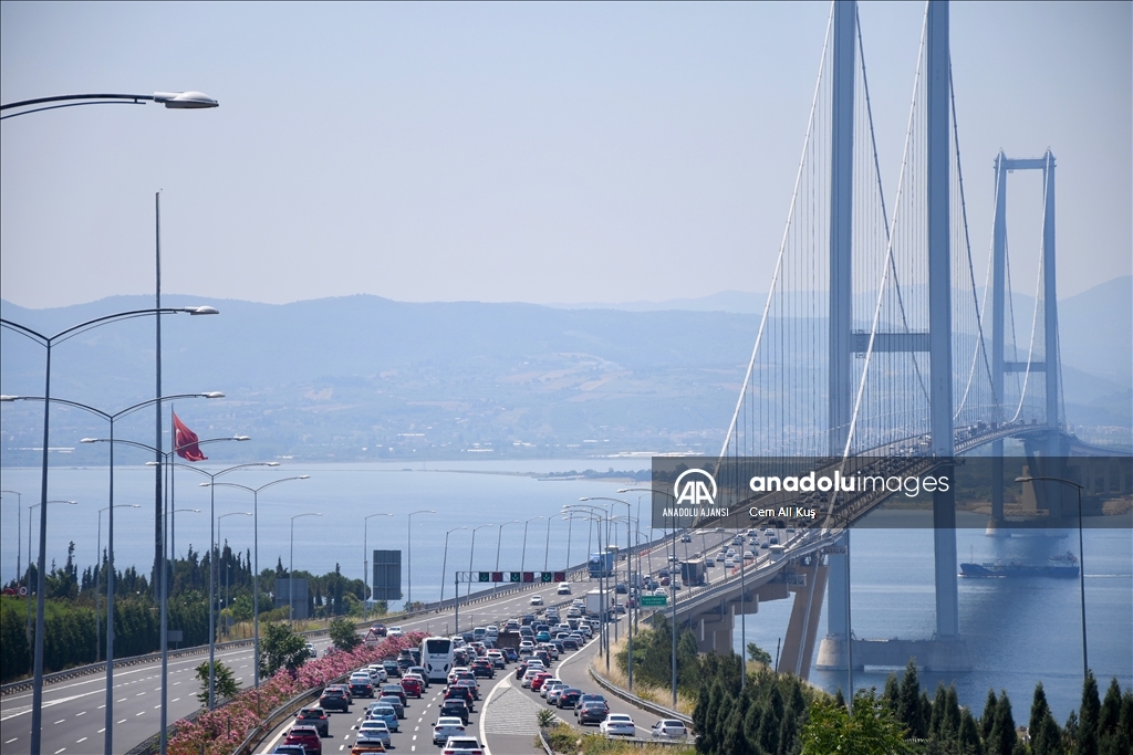 Kocaeli'de otoyollarda bayram yoğunluğu yaşanıyor