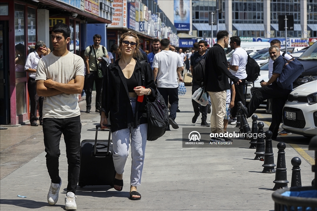 İstanbul otogarında bayram yoğunluğu sürüyor
