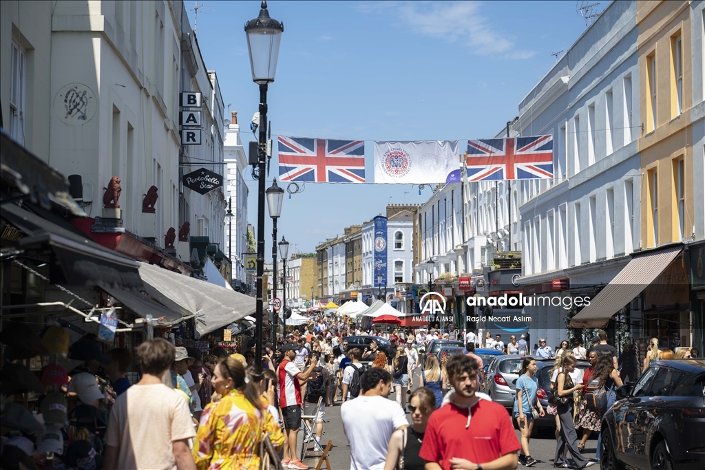 İngiltere’nin meşhur pazarı Portobello Road Market yoğun ilgi görüyor