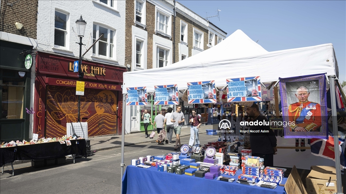 İngiltere’nin meşhur pazarı Portobello Road Market yoğun ilgi görüyor