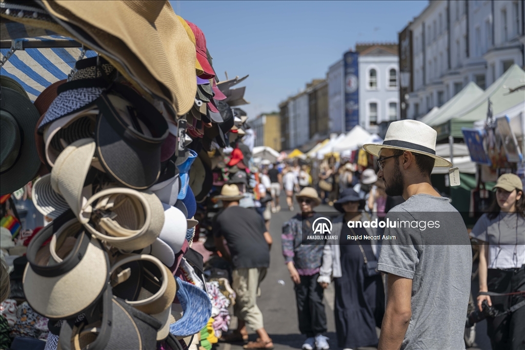 İngiltere’nin meşhur pazarı Portobello Road Market yoğun ilgi görüyor