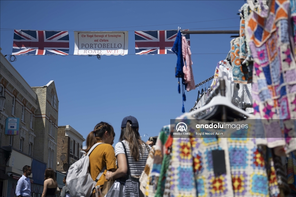 İngiltere’nin meşhur pazarı Portobello Road Market yoğun ilgi görüyor