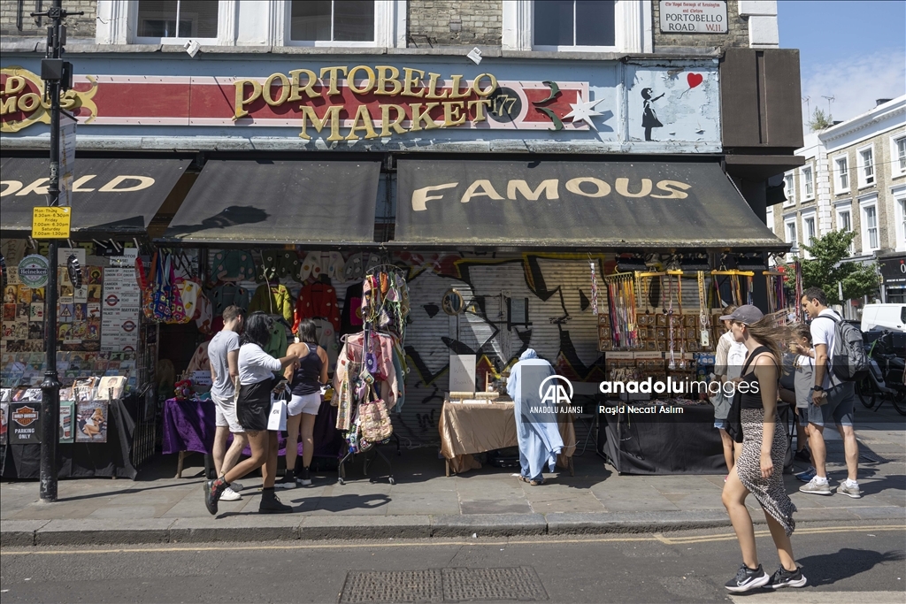 İngiltere’nin meşhur pazarı Portobello Road Market yoğun ilgi görüyor