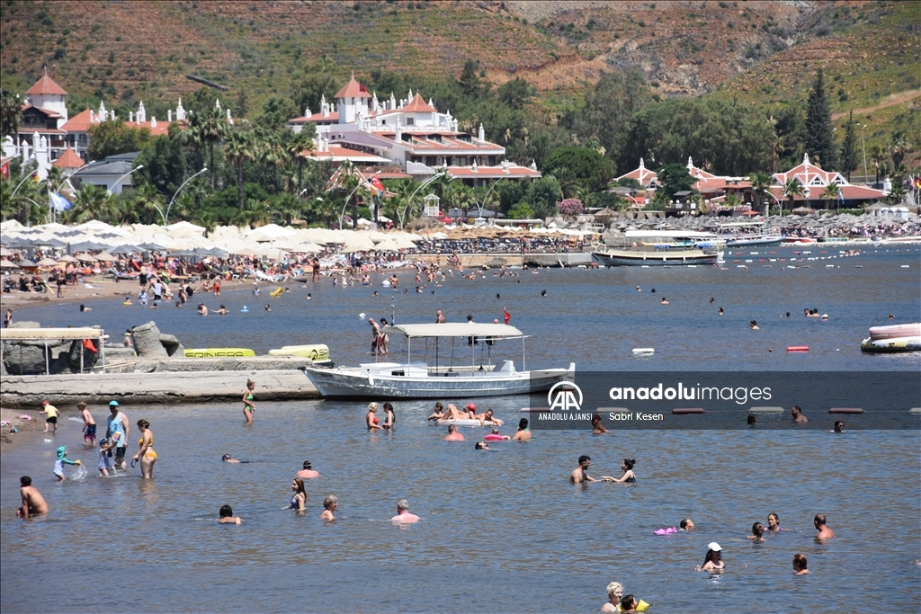 Muğla sahillerinde bayram tatili yoğunluğu yaşanıyor