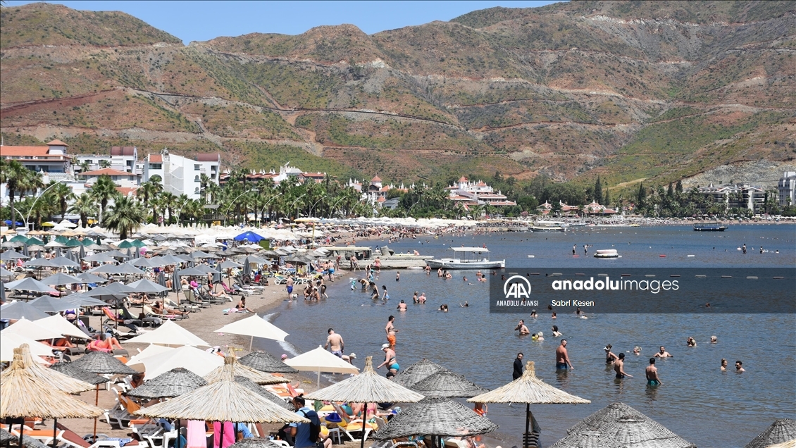 Muğla sahillerinde bayram tatili yoğunluğu yaşanıyor