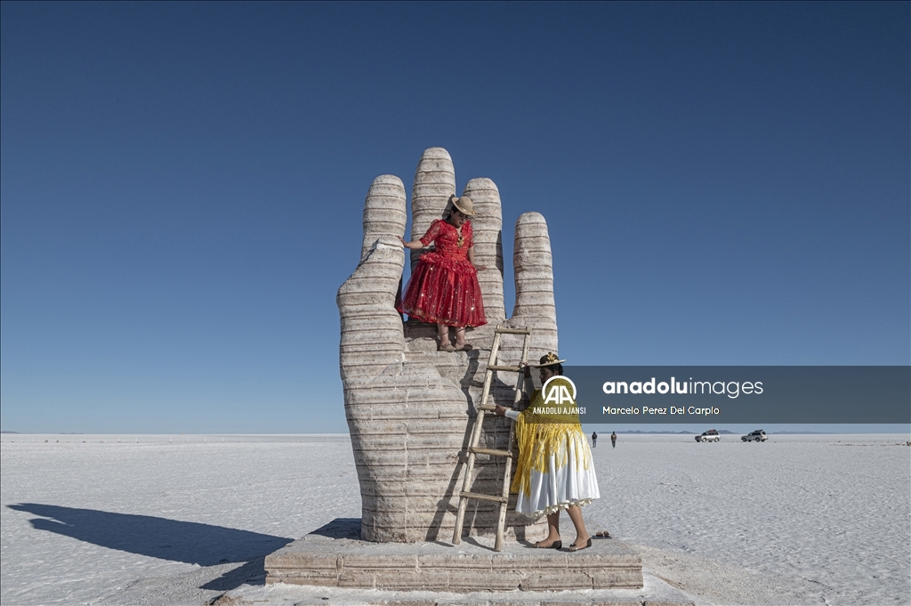 Bolivya'da bulunan Salar de Uyuni Gölü