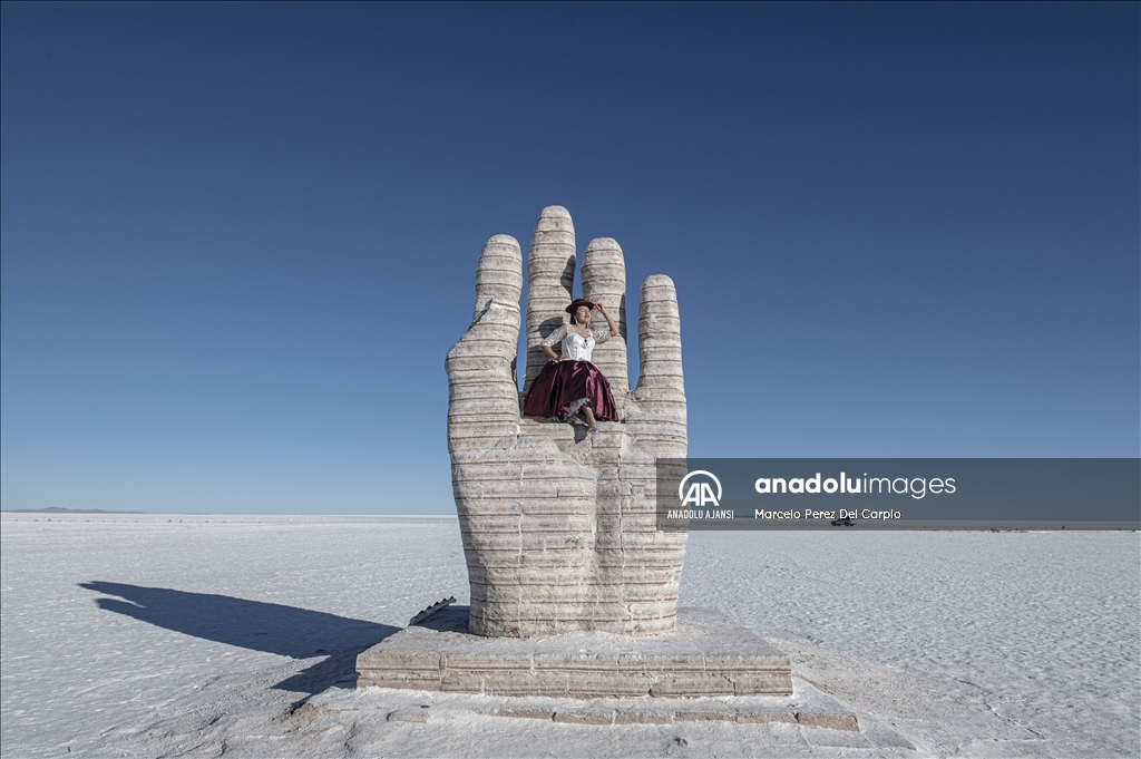 Bolivya'da bulunan Salar de Uyuni Gölü