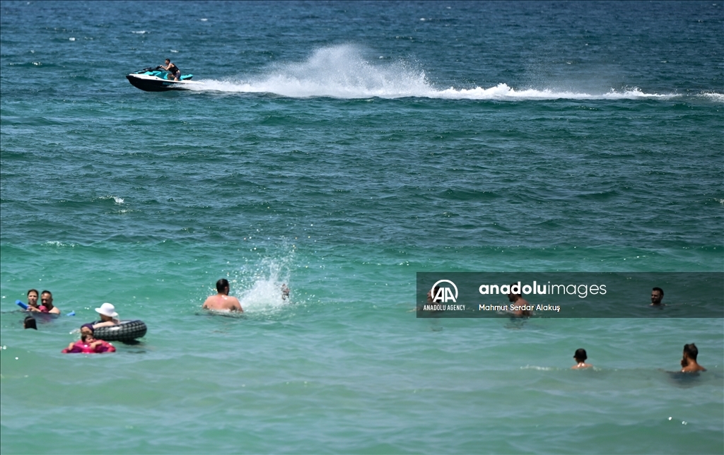 В преддверии праздника Курбан-Байрамы к Эгейскому побережью Турции стекаются тысячи туристов