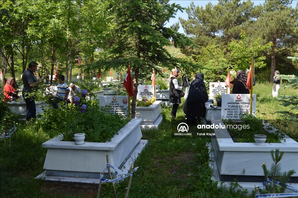 Doğu Anadolu'da Kurban Bayramı arifesinde şehitlikler ziyaret edildi