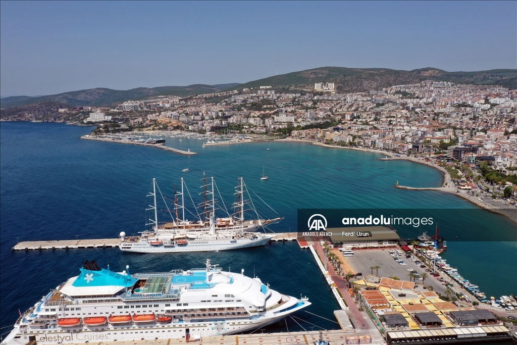 В преддверии праздника Курбан-Байрамы к Эгейскому побережью Турции стекаются тысячи туристов