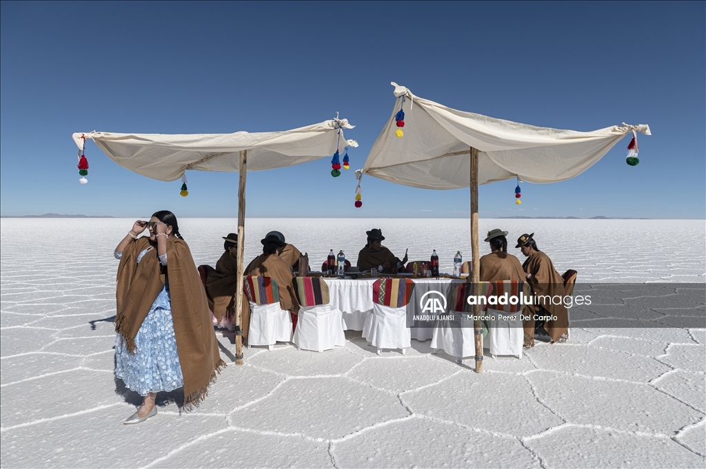 Bolivya'da bulunan Salar de Uyuni Gölü
