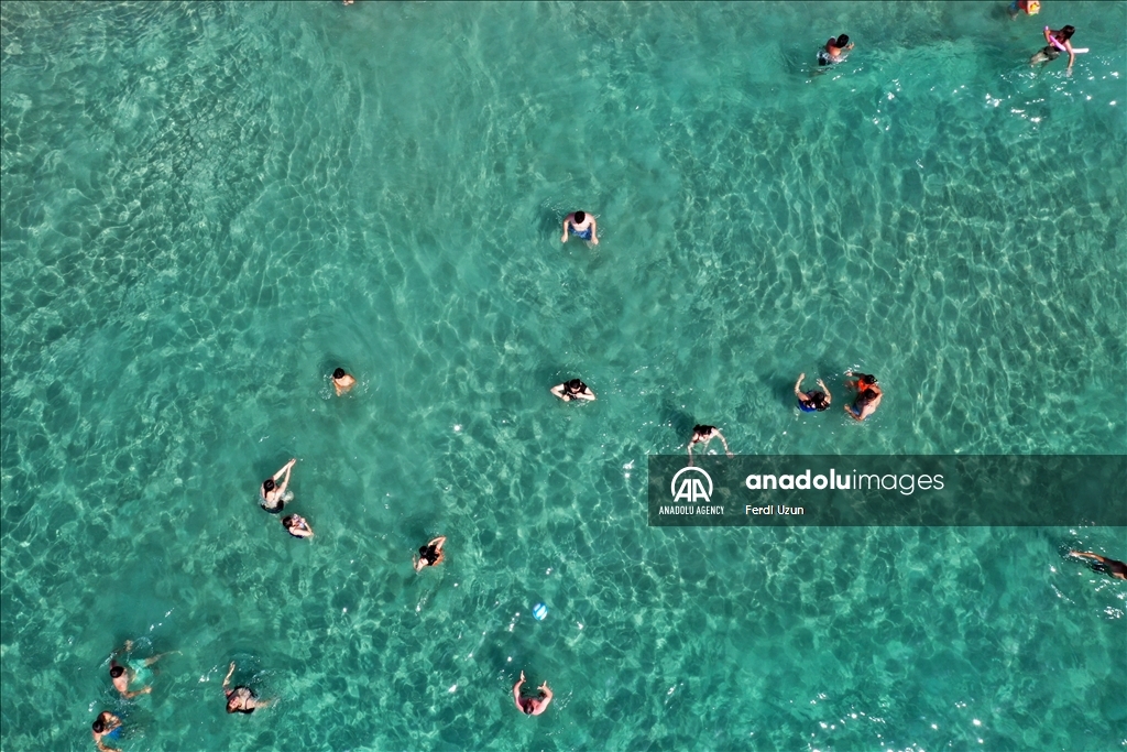В преддверии праздника Курбан-Байрамы к Эгейскому побережью Турции стекаются тысячи туристов