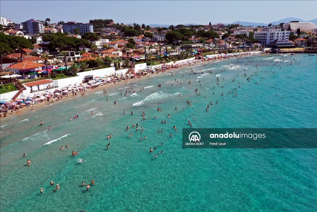 В преддверии праздника Курбан-Байрамы к Эгейскому побережью Турции стекаются тысячи туристов