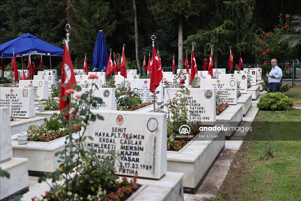 Adana'da bayram arifesinde şehitlikler ve mezarlıklar ziyaret edildi