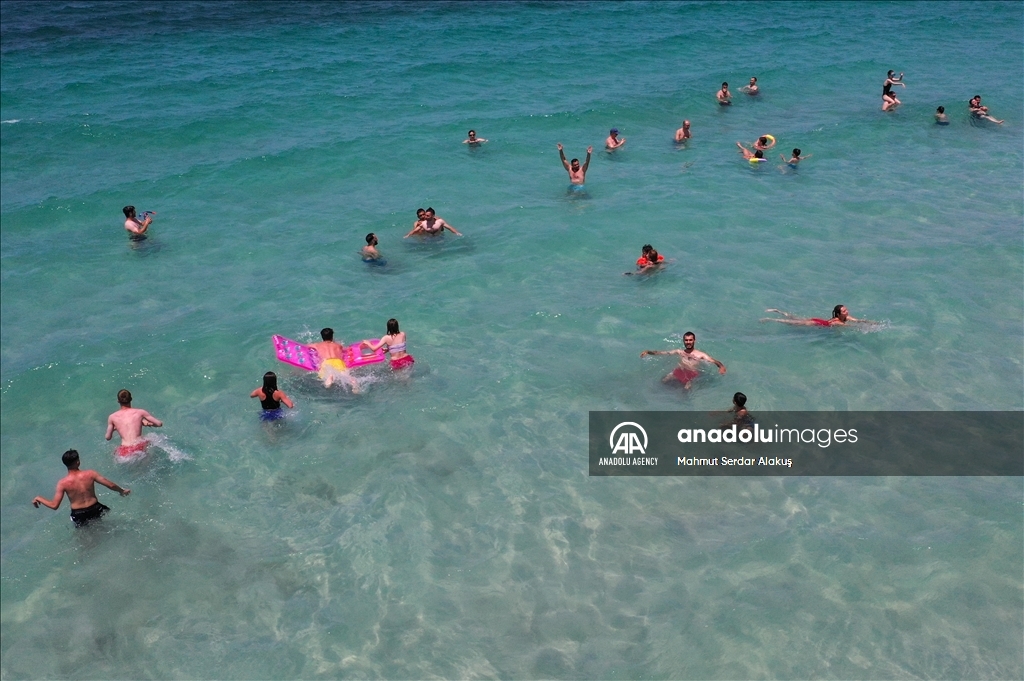 В преддверии праздника Курбан-Байрамы к Эгейскому побережью Турции стекаются тысячи туристов