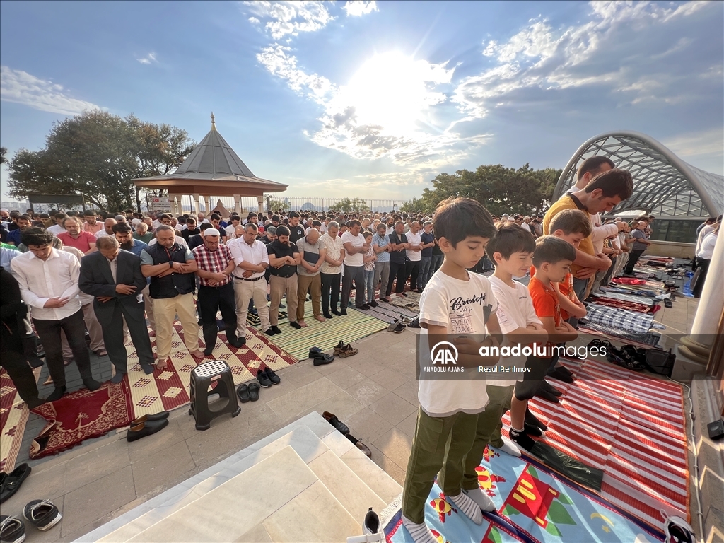 Azerbaycan'da Kurban Bayramı namazı kılındı