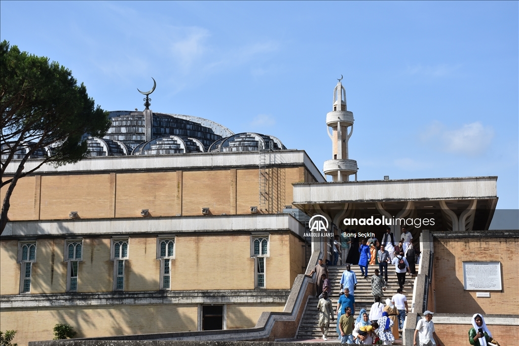 İtalya'daki Müslümanlar Kurban Bayramı namazını kıldı