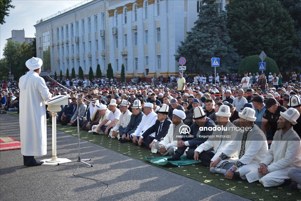 Kırgızistan'da Kurban Bayramı namazı kılındı
