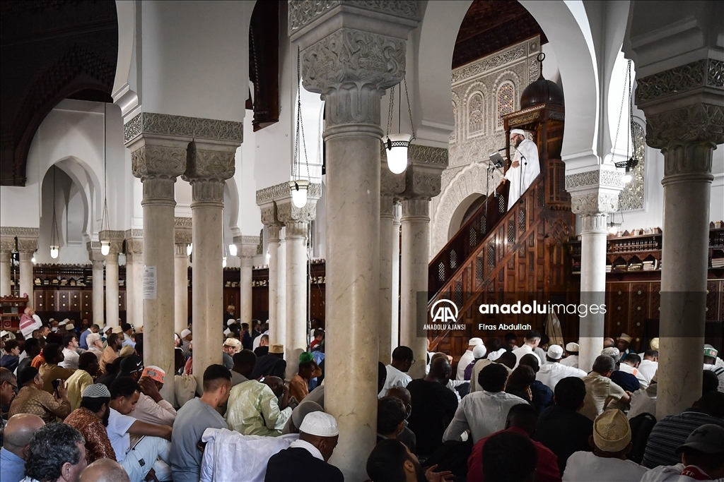 Paris'te Kurban Bayramı Namazı kılındı