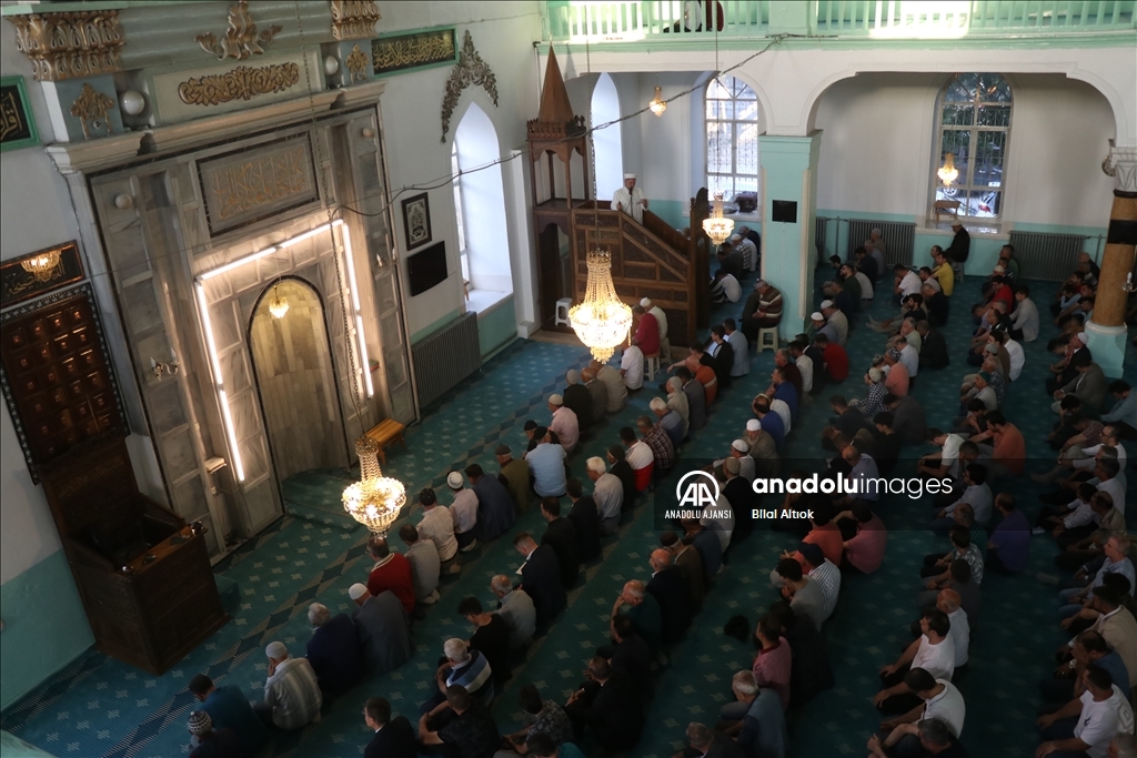 Antalya ve Burdur'da Kurban Bayramı namazı kılındı