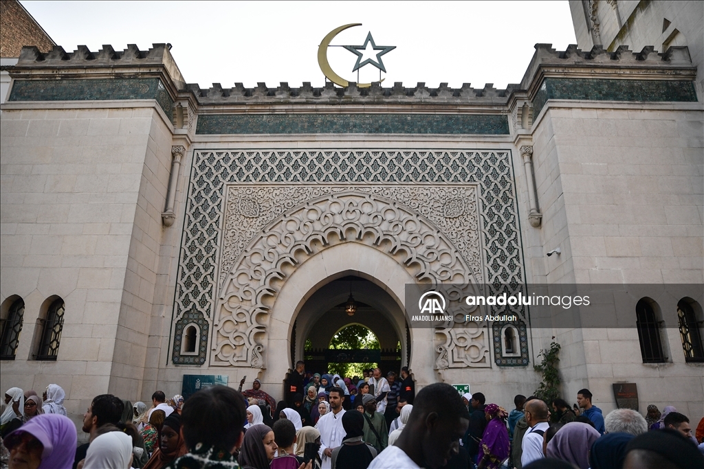 Paris'te Kurban Bayramı Namazı kılındı