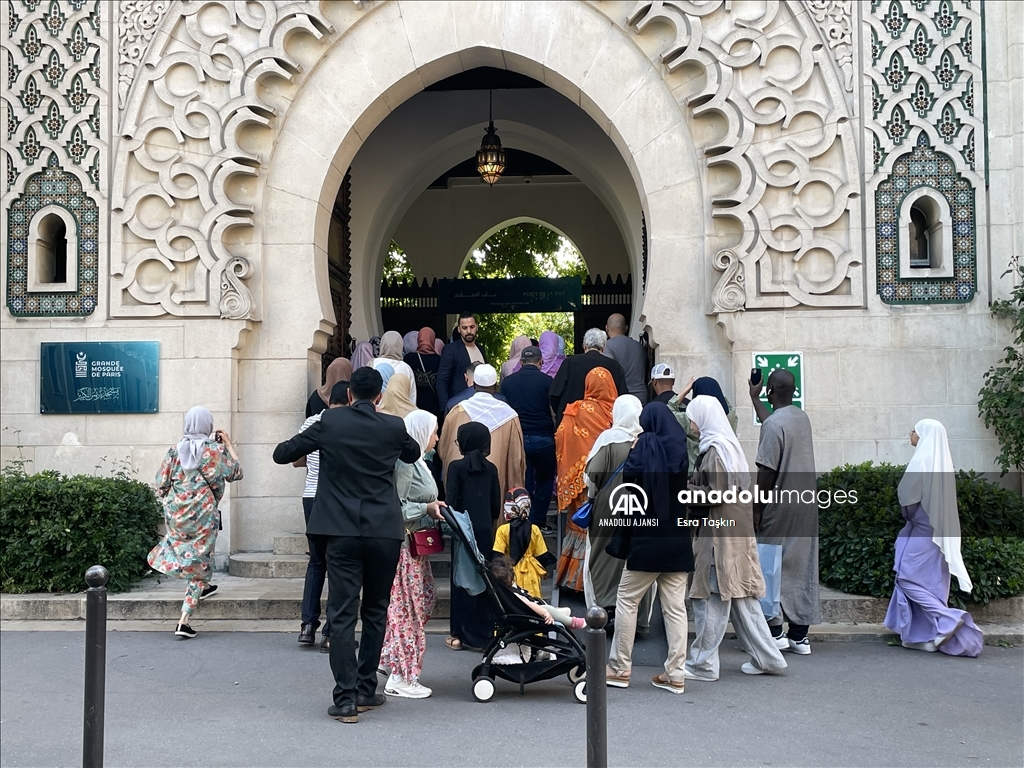 Fransa'da Müslümanlar Kurban Bayramı namazını kıldı