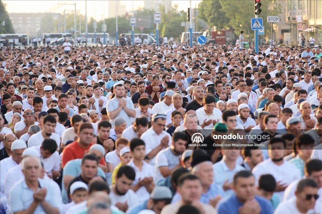 Özbekistan'da Kurban Bayramı namazı kılındı
