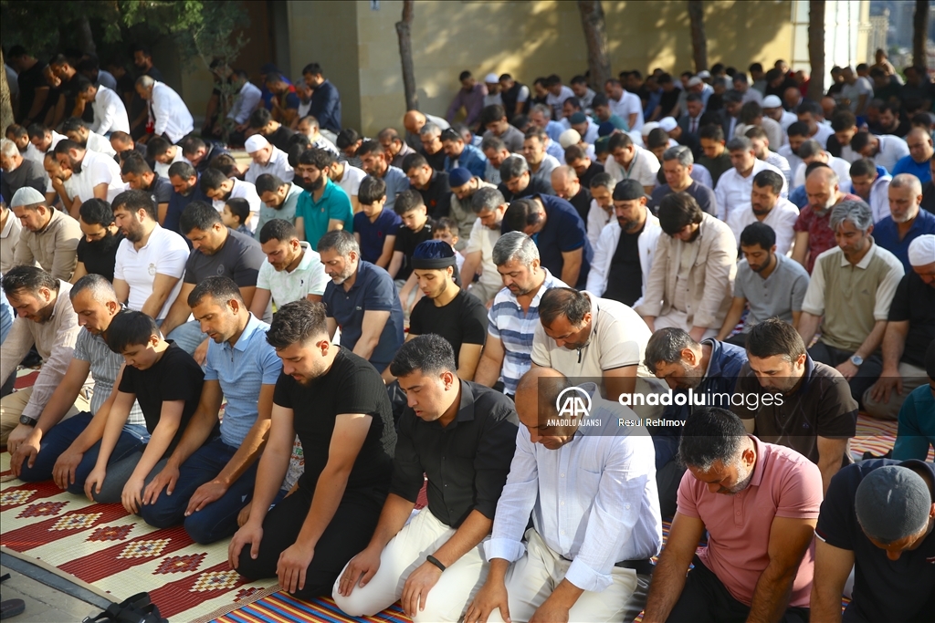 Azerbaycan'da Kurban Bayramı namazı kılındı
